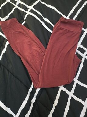 Cozy & Versatile LuLaRoe Solid Maroon Leggings Size 8-10